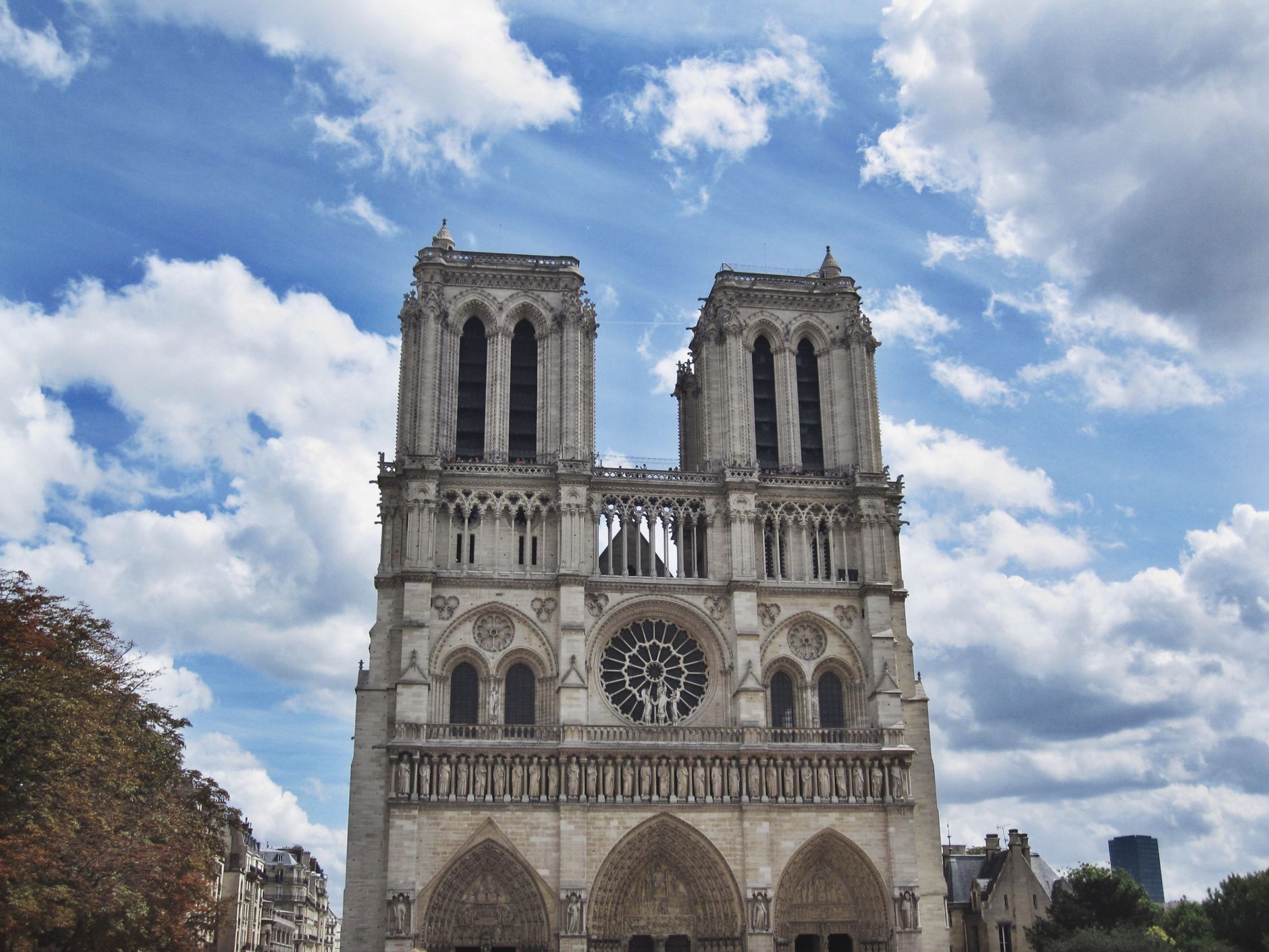 Cathédrale-Notre-Dame-de-Paris-France-Disi-Couture-01