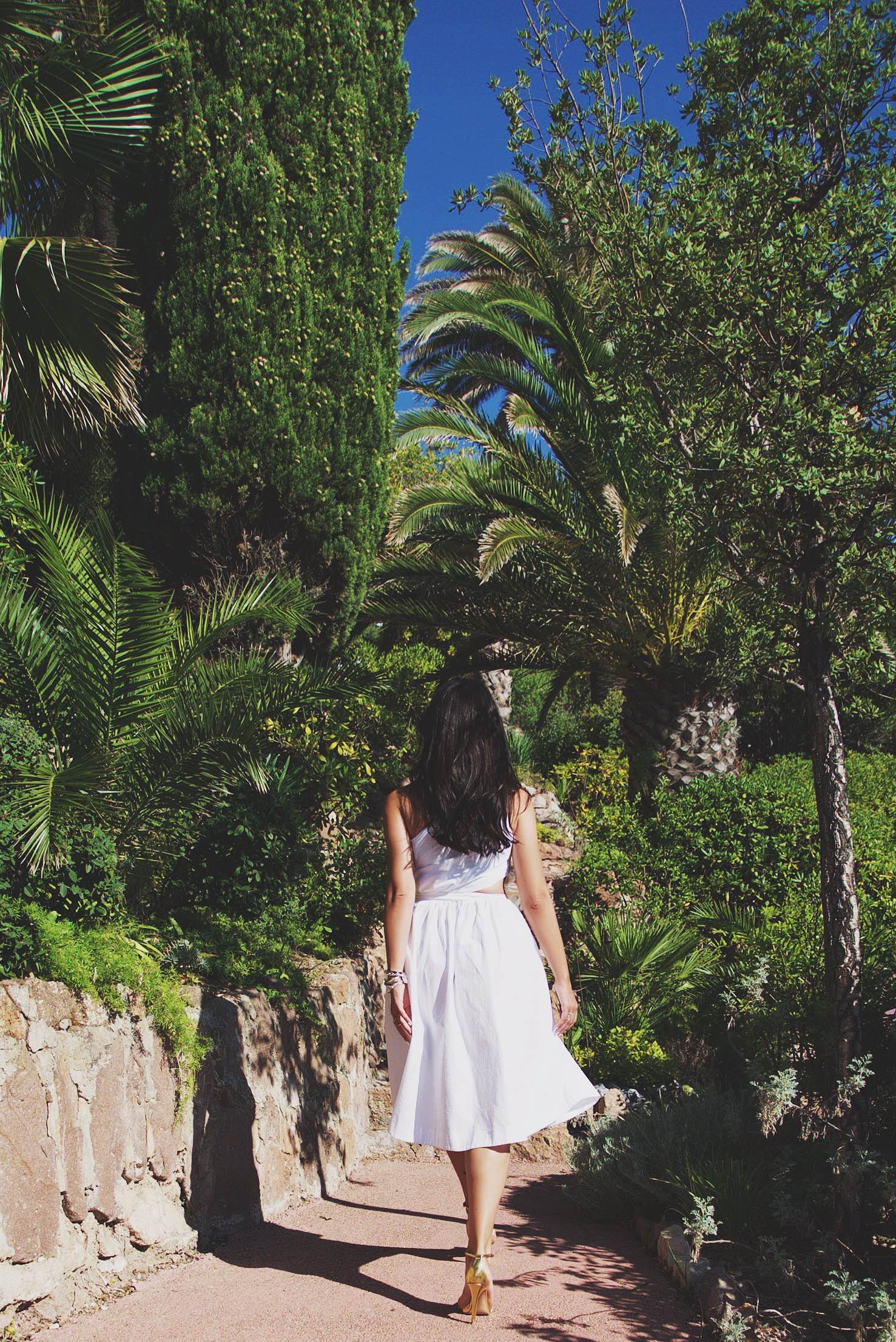 Lost-In-Paradise-Tiara-Miramar-Beach-Hotel-Cannes-France-2015-Disi-Couture-01