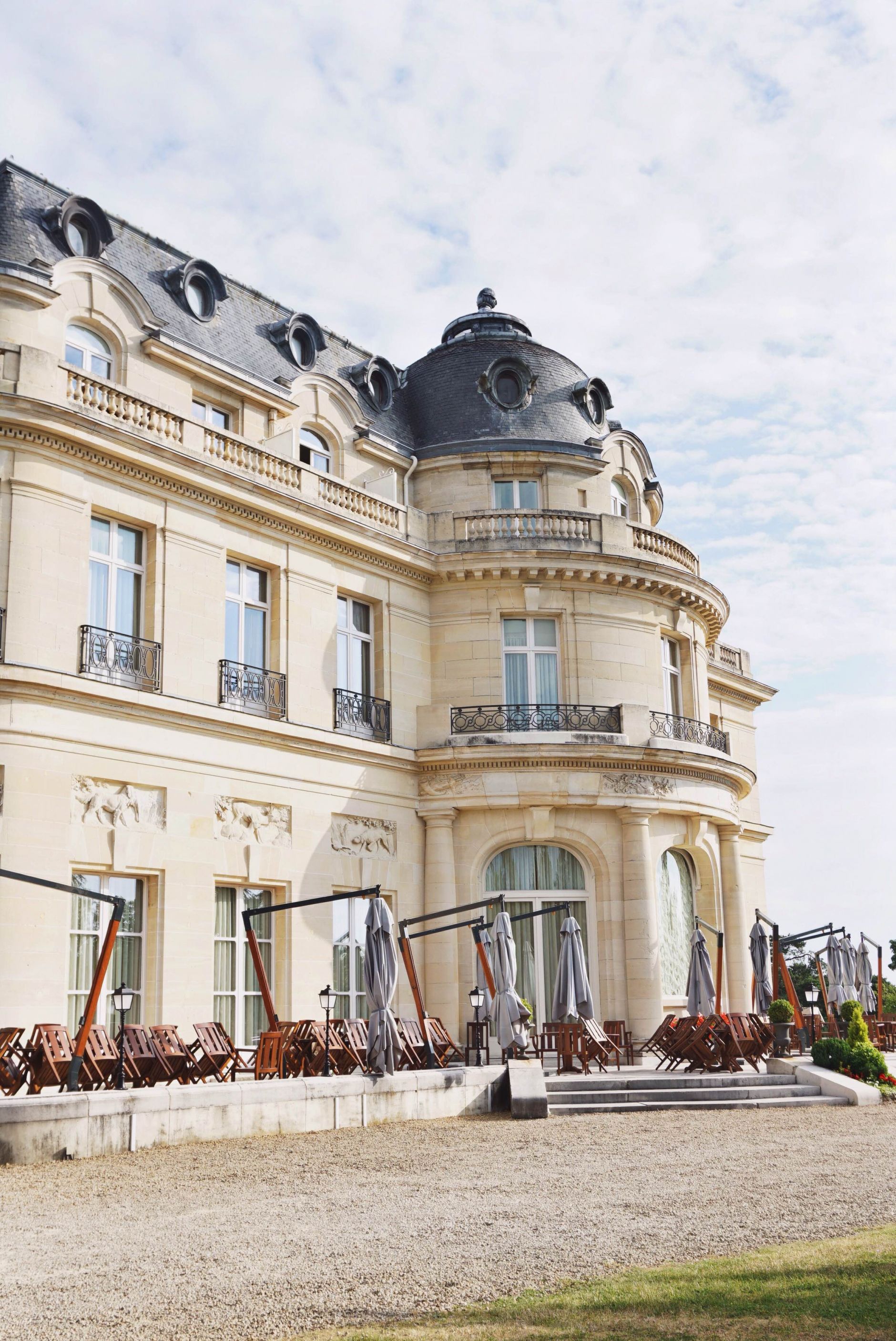 Tiara-Château-Hotel-Mont-Royal-Garden-Chantilly-France-Paris-Disi-Couture-01